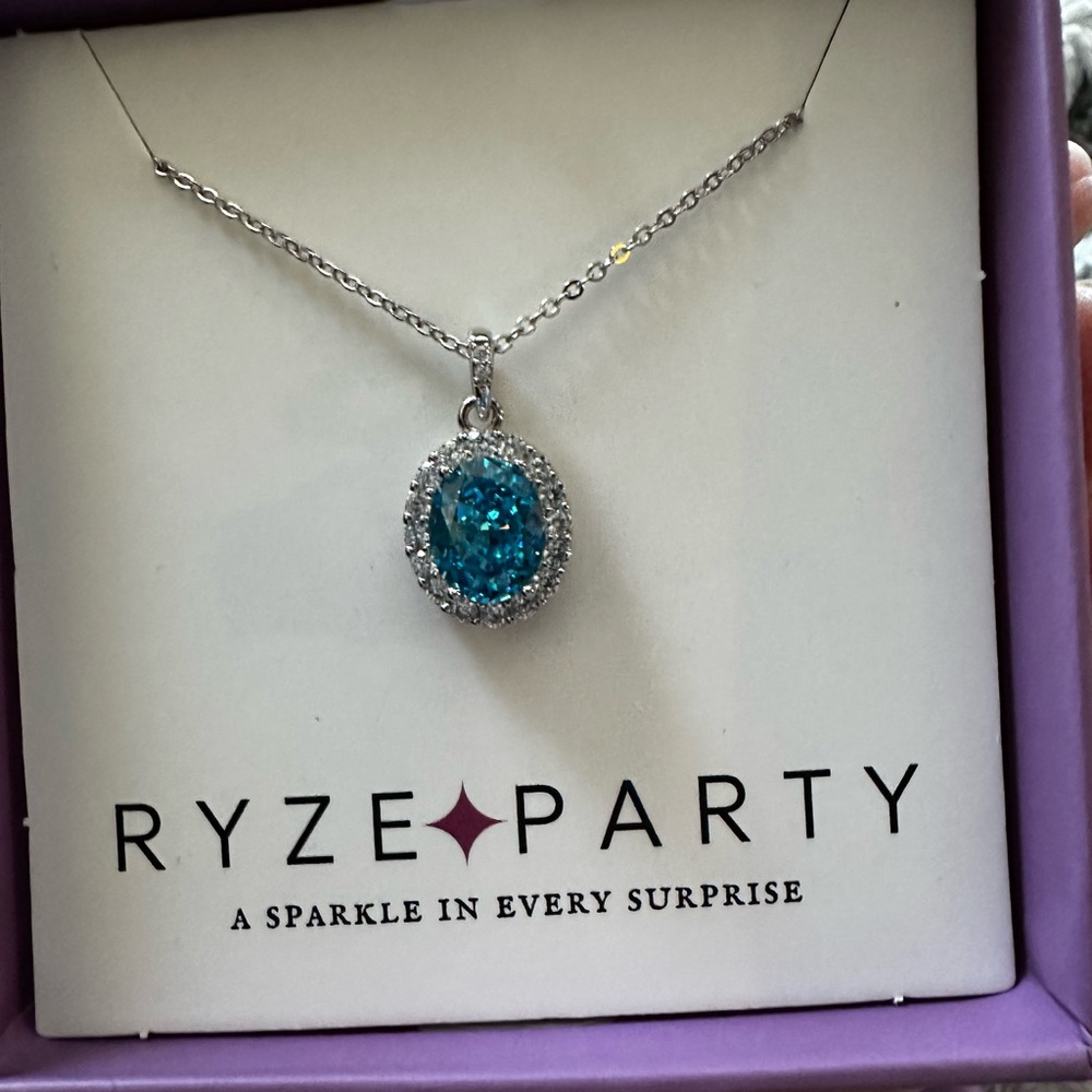 Ryze Jewelry Blue and Silver Pendant Necklace
